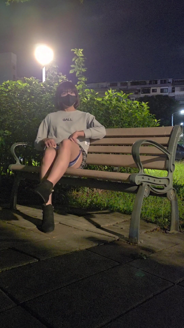 Taiwancdgirl: Waria seksi Tingxuan masturbasi di luar ruangan dan mencuci tangannya