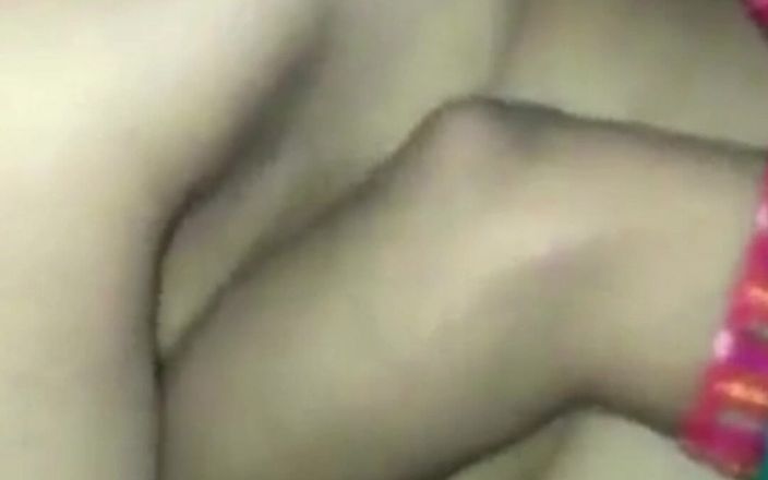 Yogita: 农村夫妇在晚上享受狗式性爱