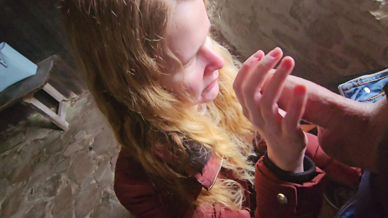 Bikergirl_97: Fick am keltenwall con sborrata