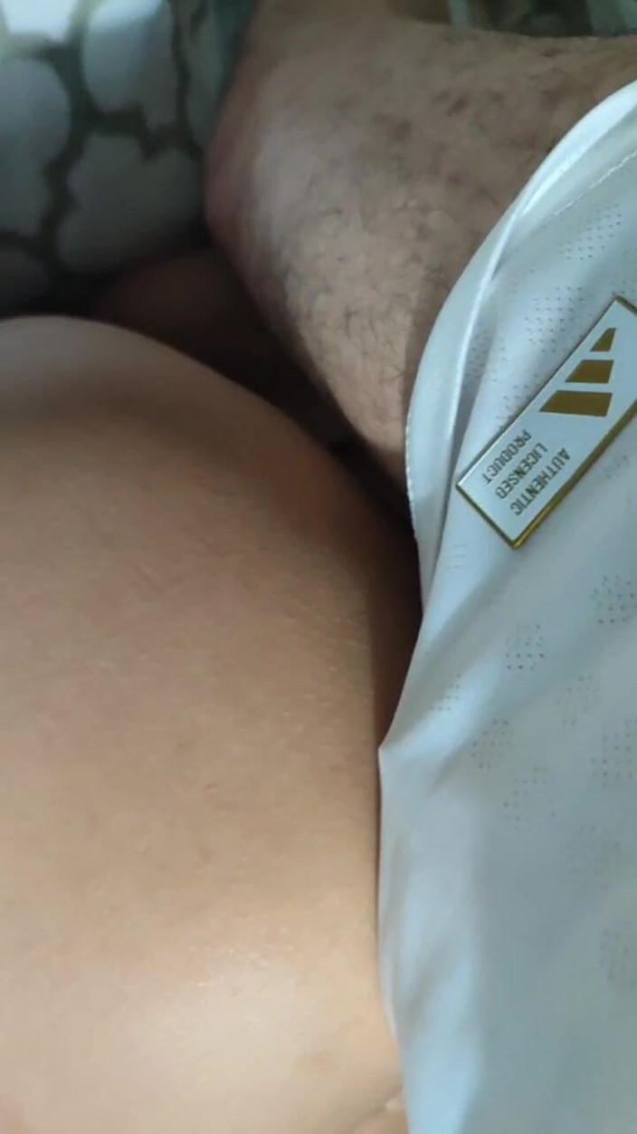 eddiexcxc: 69 岁的熟女一个 18 岁的学生无套