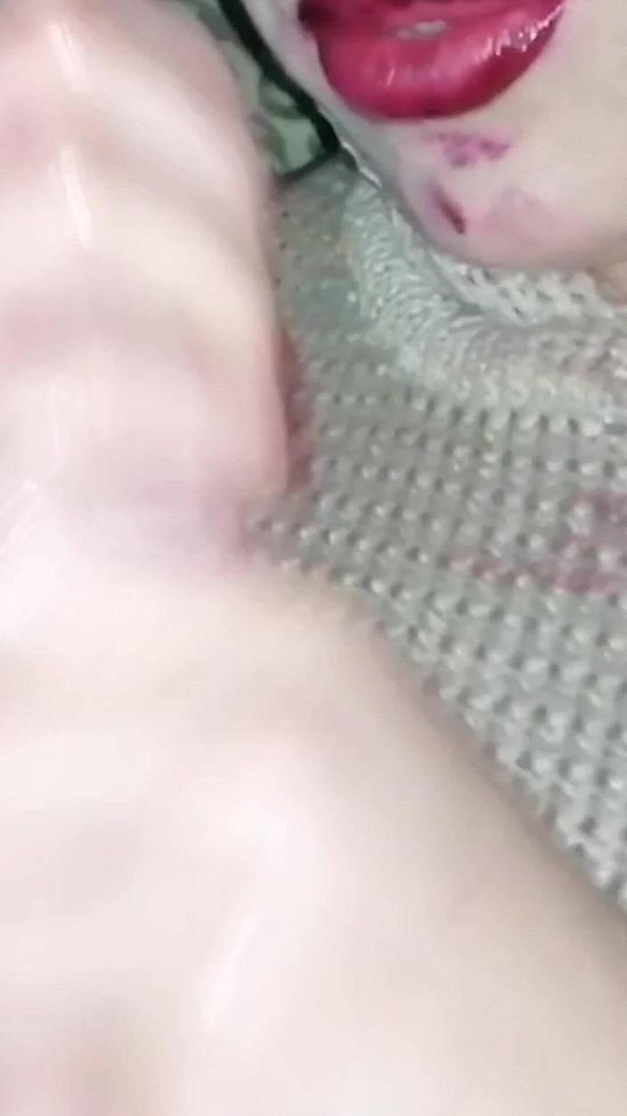 My Fetish Girl: Super cipka. Czerwone usta