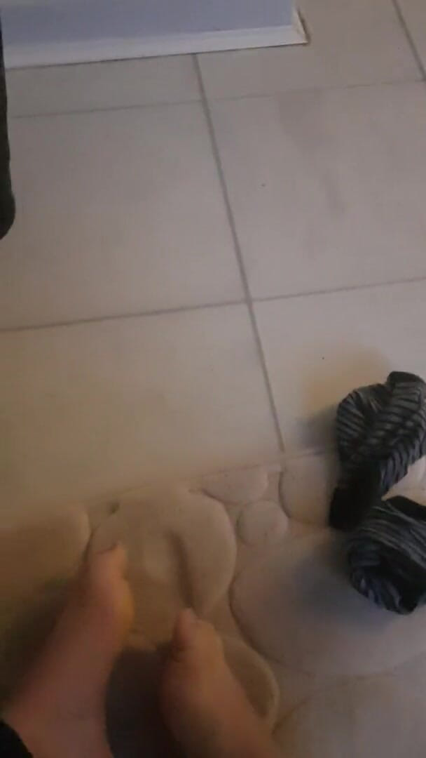 Faith's Feet Fetish: Фетиш ніг Віри - знімаю мої шкарпетки після довгого дня