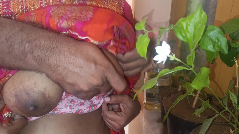 Laxi ammu: Heiße hausfrau draußen zu hause