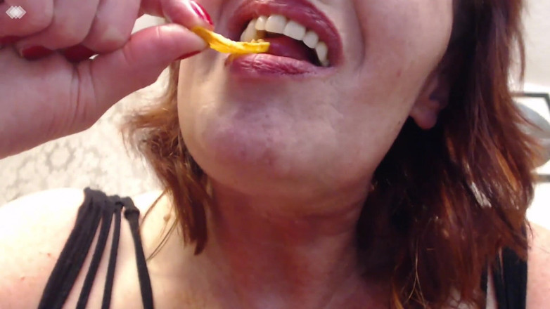 dawnskye1962: V200 lamiendo la lengua, labios de dientes bajo el cierre,...