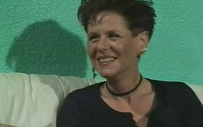 Strassenflirts by Magmafilm: Pasangan aneh memancing di luar jalan