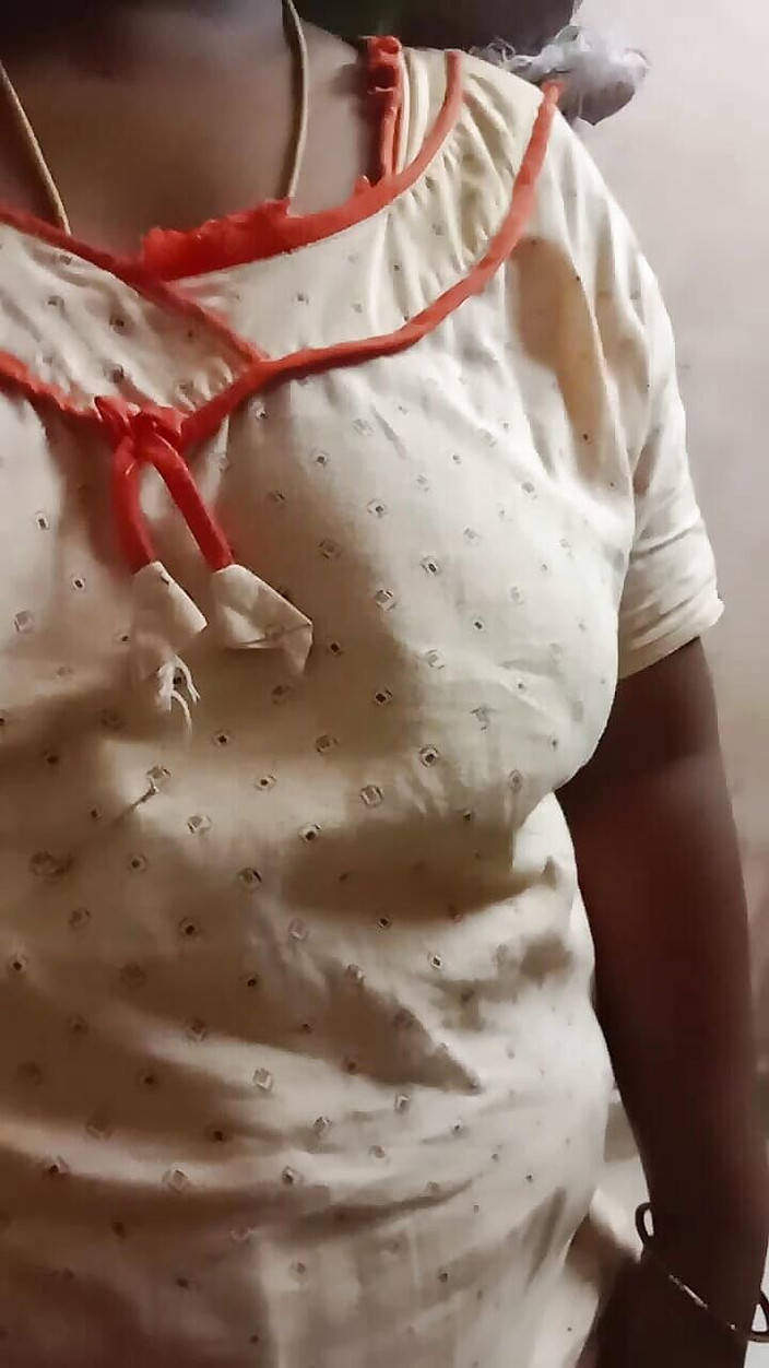 Tamil Anti Uma: 我看着我妻子的喉咙痛，她仍然在那里