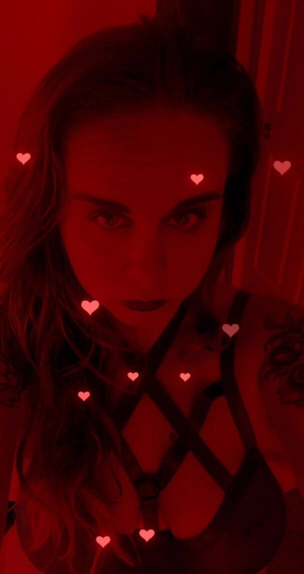 Savanna star: Если вы пришлете мне немного любви Святого Валентина, я пришлю вам сюрприз в ДМ