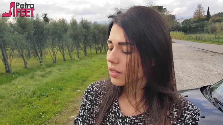 Smokin Fetish: Ao ar livre fumando charuto de morena sexy