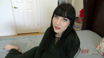 ATKIngdom Fans: Adorável morena entrevistada