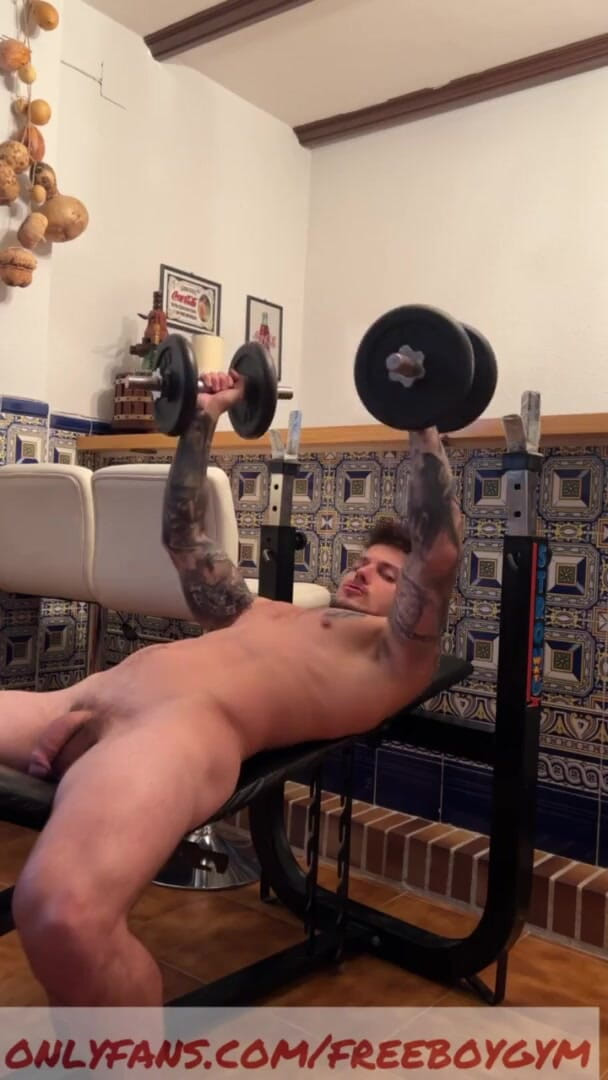 BoyGym: Xuất tinh và tập thể dục cùng một lúc boygym...