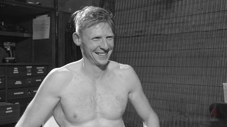 30 Minutes of Torment: 直跆拳击手在射精时被扣篮