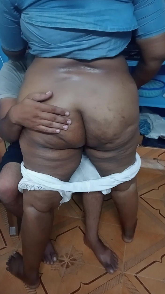Priya aunty: Chubby Aunty Hot Back