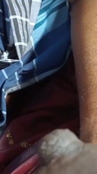 Tamil üvey anne üvey oğlunu ağzına ve amına boşalmak için sunduğu yarakla mastürbasyon yaparken yakaladı