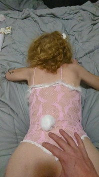 Em primeiro plano - grávida Bunny Lingerie fodida e gozada