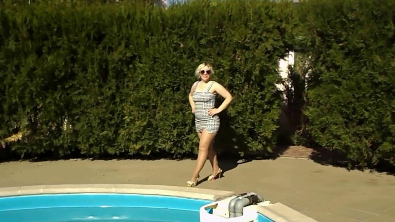 Nylon-Heels: Pretty woman by the pool in pantyhose and heels