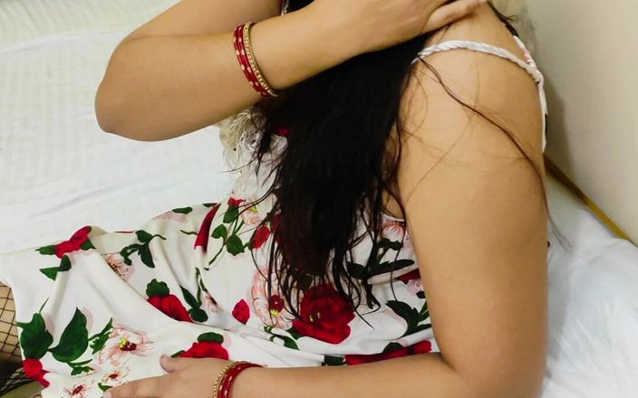 Ankita10000: 我的热辣人妻因为出轨而和我的老板一起度过了一个晚上