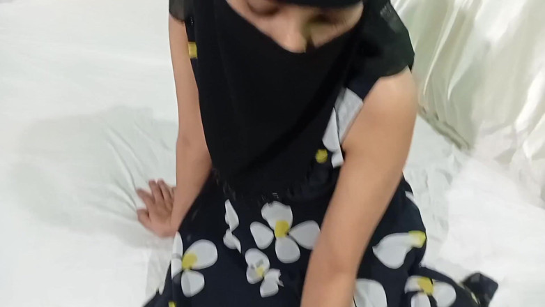 Dearshivani: Hijabi Girl Loves to Suck Cock and Her Juicy Pussy...