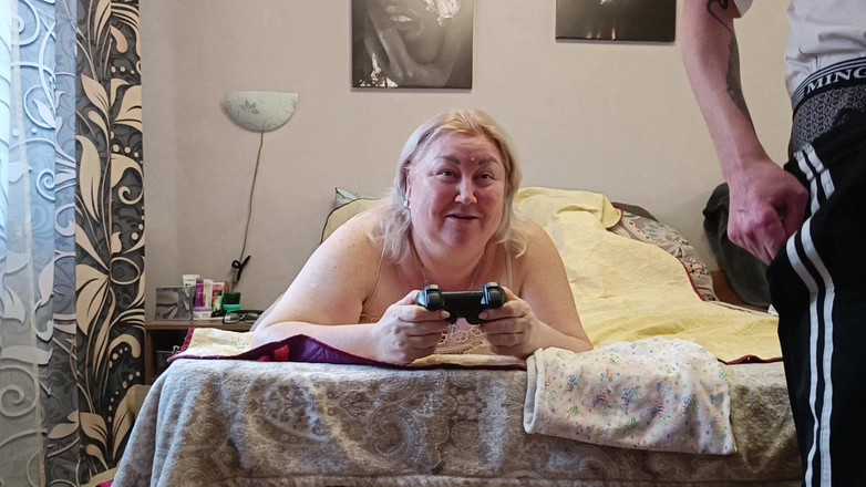 Zona901: Jocul de consolă s-a încheiat cu o muie de la un...