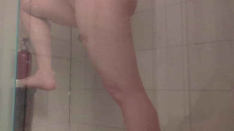 Always Fun No Pants: 被锁的绿帽男观看热辣人妻洗澡！