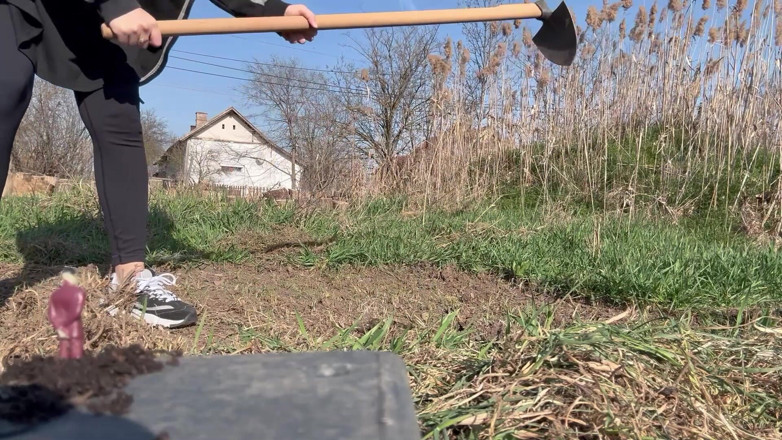 AmayaMori: La gigantessa del giardinaggio impazzisce un uomo minuscolo