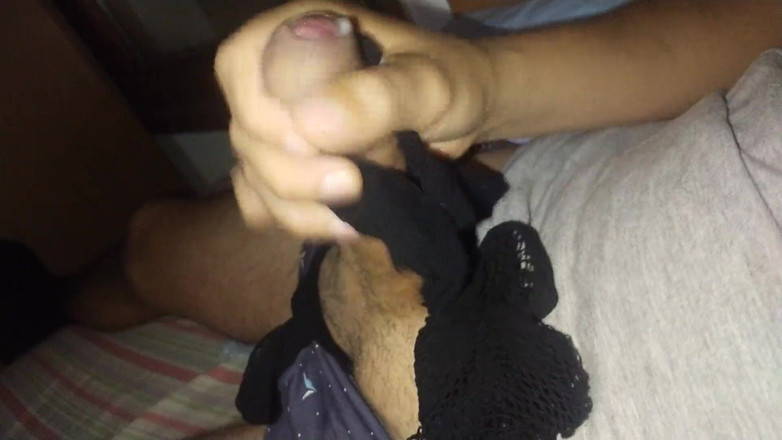 Lo Zborro: (dia Ita) Paroháč!, Stříkám na síťovaných punčochách tvé děvky manželky...