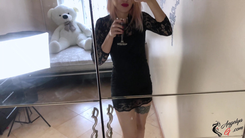 AnGelya G: Babe orgasms from favorite sex toys