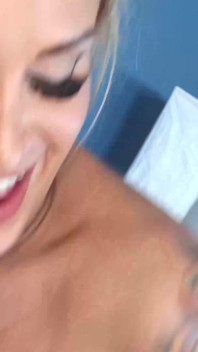 Kamergenoot milf verliest game wint cumshot - Stephanie Love