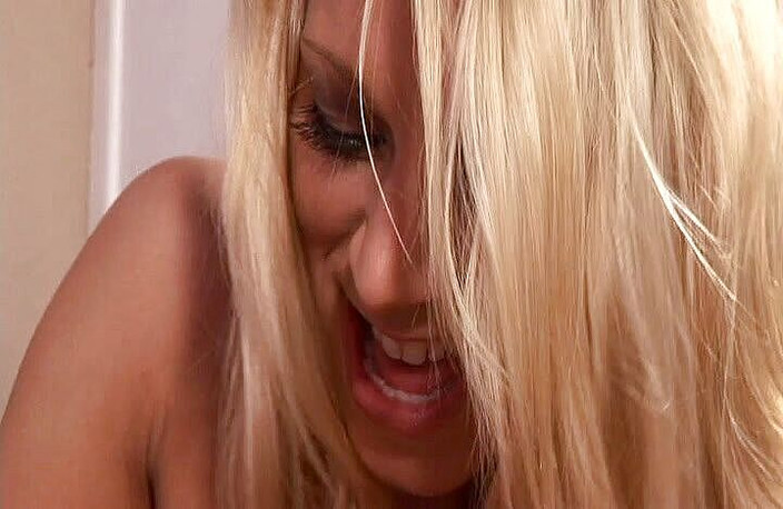 Cryptostudios: Amerikalı ateşli büyük memeli kızlarla seks yapılan bir video