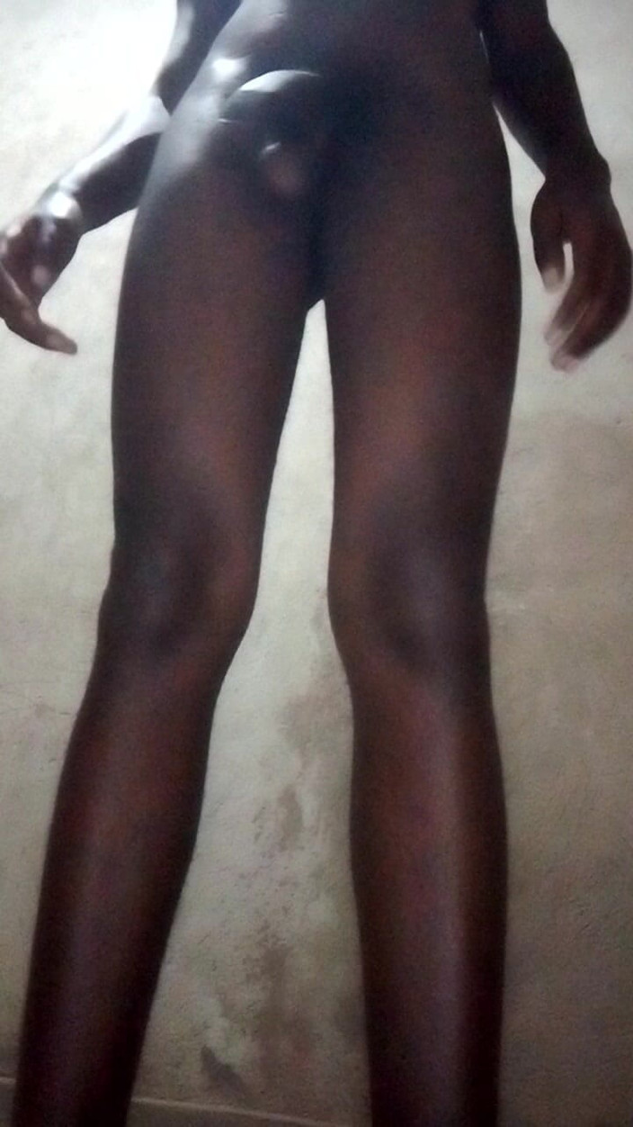 Gidilove: Masturbation dans la salle de bain