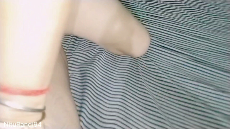 NituRandi94: Nevlastní dcera chce můj velký penis s líbáním (hindský zvuk)