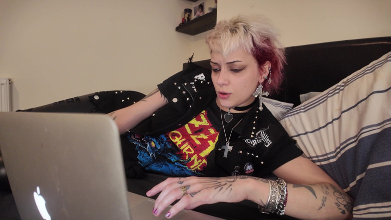 Glitterqueen1999: My Husband the Cuck - Testing His Kink