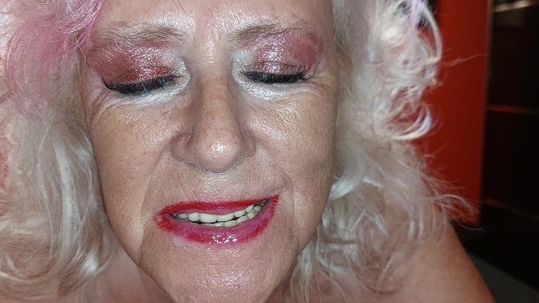 PureVicky66: 饥渴的奶奶被潮吹