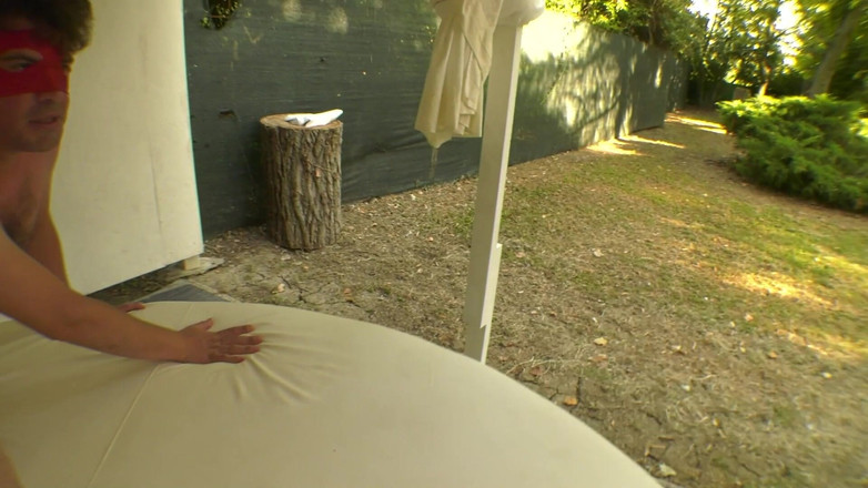 Transsexuell and gay club: Tachinare latino sexy cu joc de pulă legată la ochi