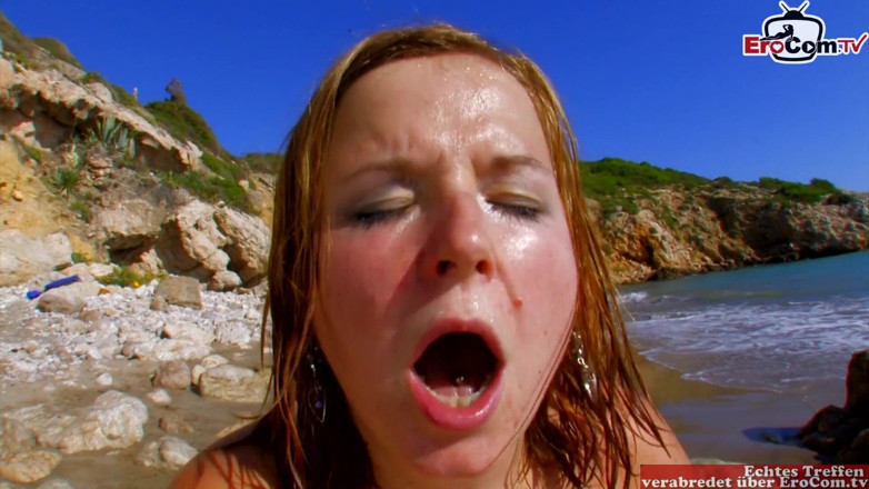 EroCom: Fat girl with big natural tits loves fucking at the...