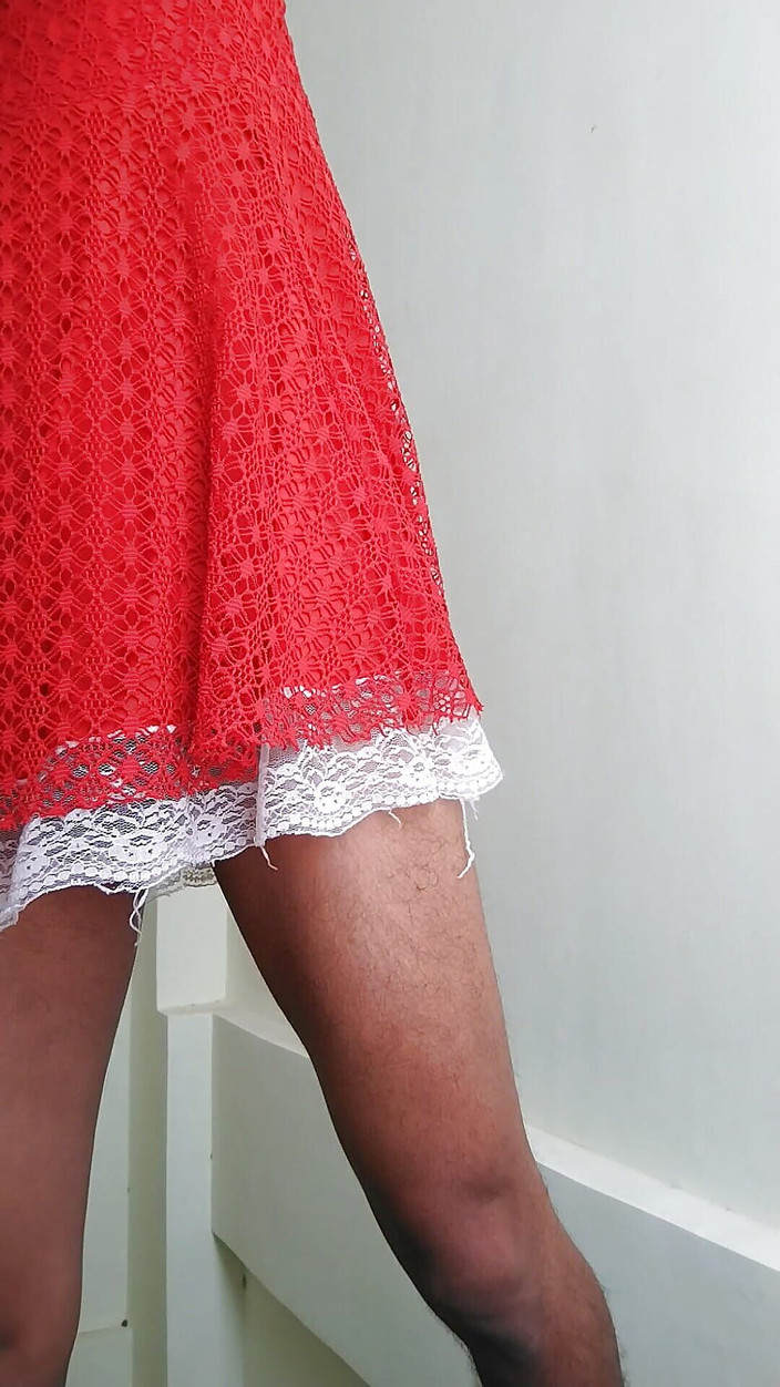 Maddy11: Pierwszy raz masturbuje się w jednoczęściowej sukience sąsiadek