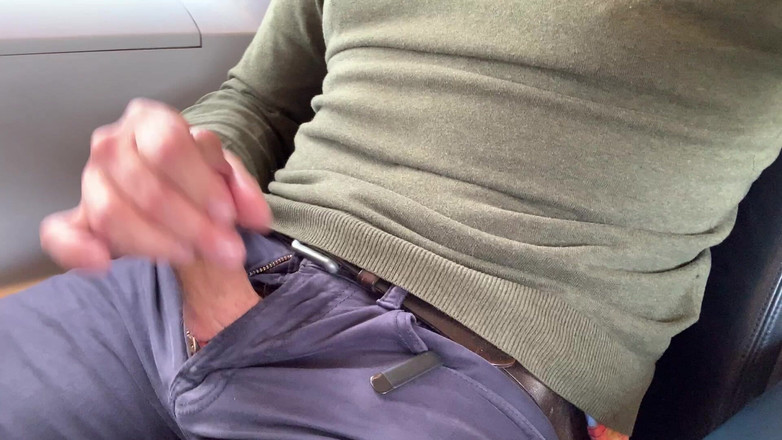 TJenner: Wichsen Im Zug, Dickes Sperma