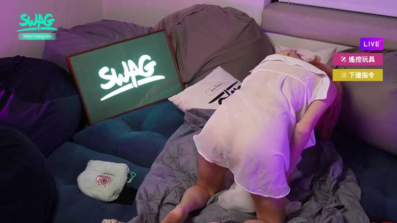 SWAG.live: 太湿了，饥渴了，亚洲女孩潮吹摄像头。