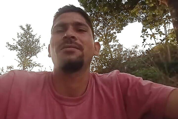 Gangbang straight: Mina bröst massage i djungeln