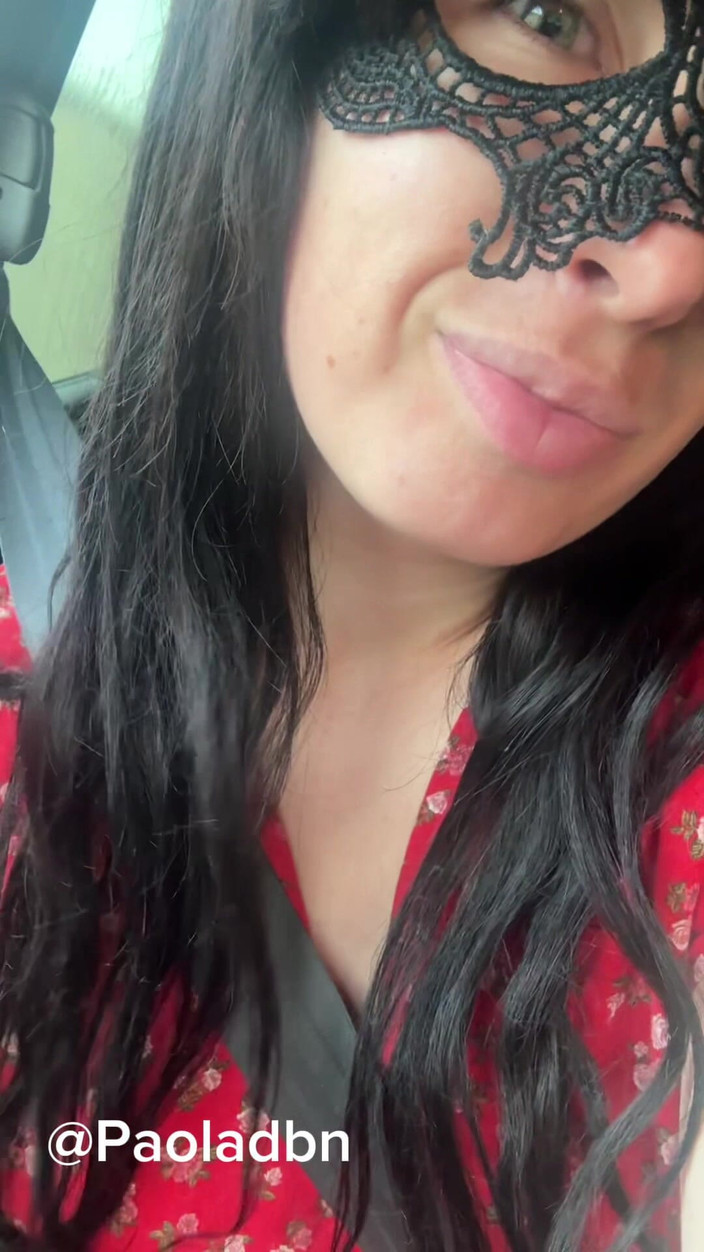 PaolaDbn: Blowjob dalam kereta