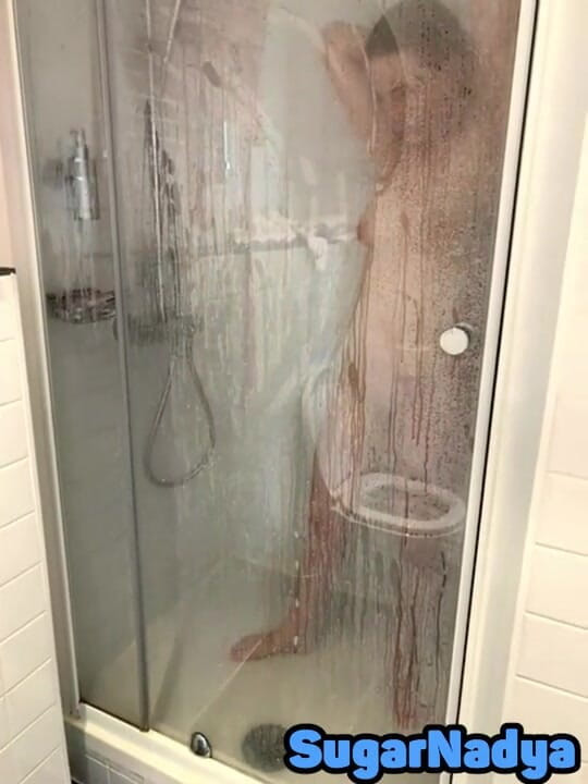 SugarNadya: Russische schoonheid SugarNadya zag in de douche en toen neukten...