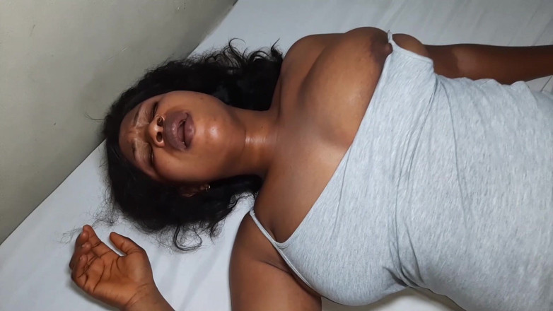 Krissyjoh: Holiday Homemade Porn with Ebony Amateur