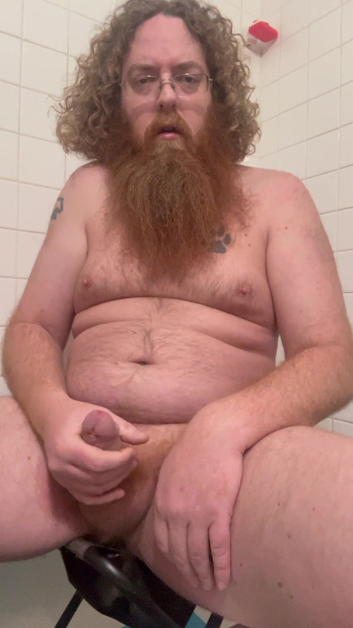 Big Baz: 在真正的淋浴前撒尿