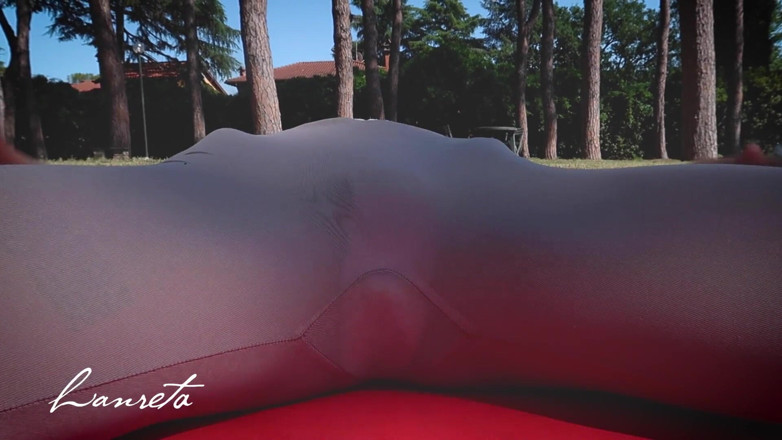 Lanreta: Yoga pants &amp; maxi pad in the park