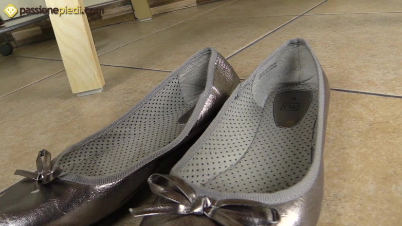 Foot Fetish HD: Lilith's silver ballerinas