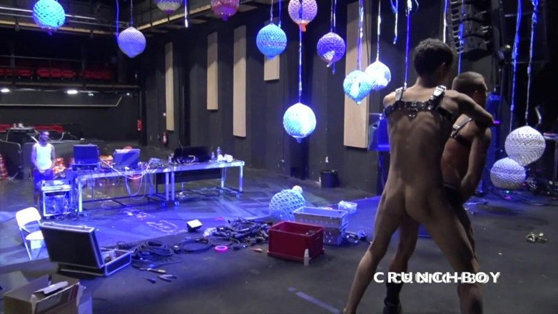 The official French bareback channel: Twink fucked bareback in dance club