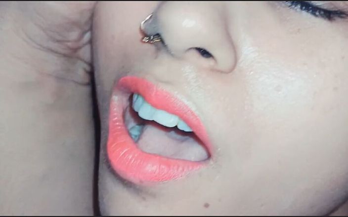 Hot Sis: लतिका चूत में बड़ा लंड लेती है जोरदार सेक्स का पूरा मजा