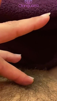 Ctanguarra Gets Horny When Playing with the Hairs of Her Pussy