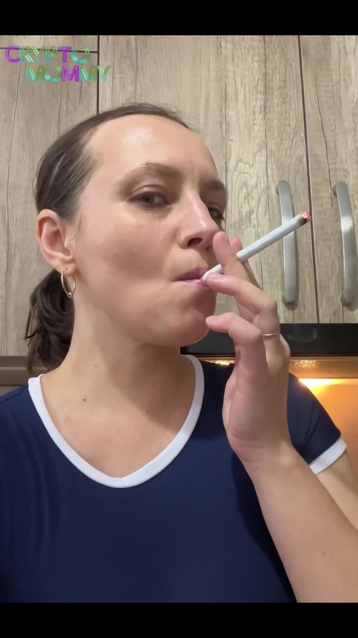 Crypto Mommy: 엉덩이를 시오후키하는 최고의 아마추어 밀프, 집에 길들이기 창녀를 원하시나요?