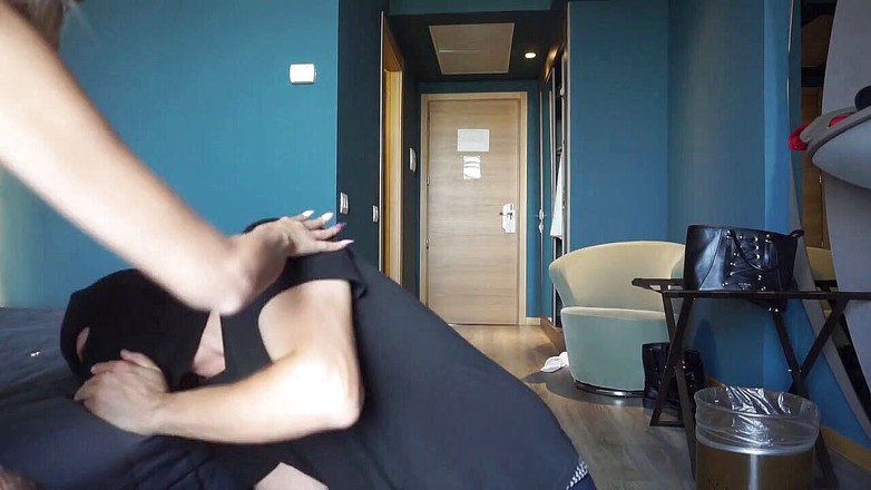 Lady Mesmeratrix Official: La ragazza dominante femminile schiaffeggia forte il suo schiavo