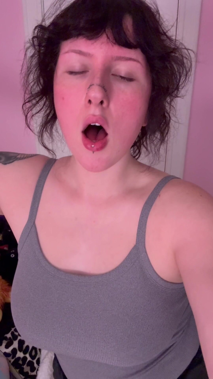 Sage Sinclaire: Huge Back to Back Burps, Eating Ice Cream
